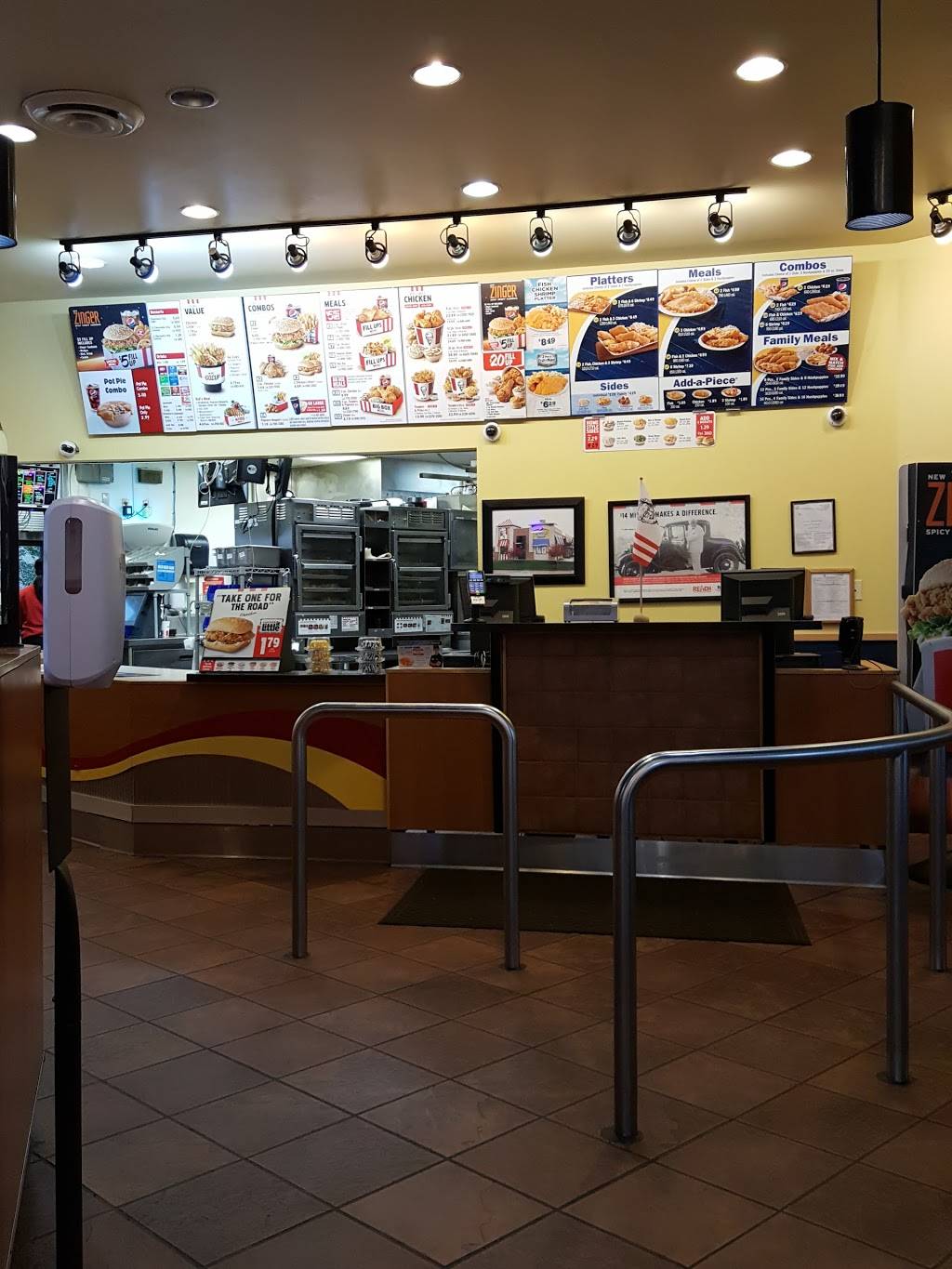 KFC | restaurant | 6104 University Ave, Cedar Falls, IA 50613, USA | 3192668551 OR +1 319-266-8551