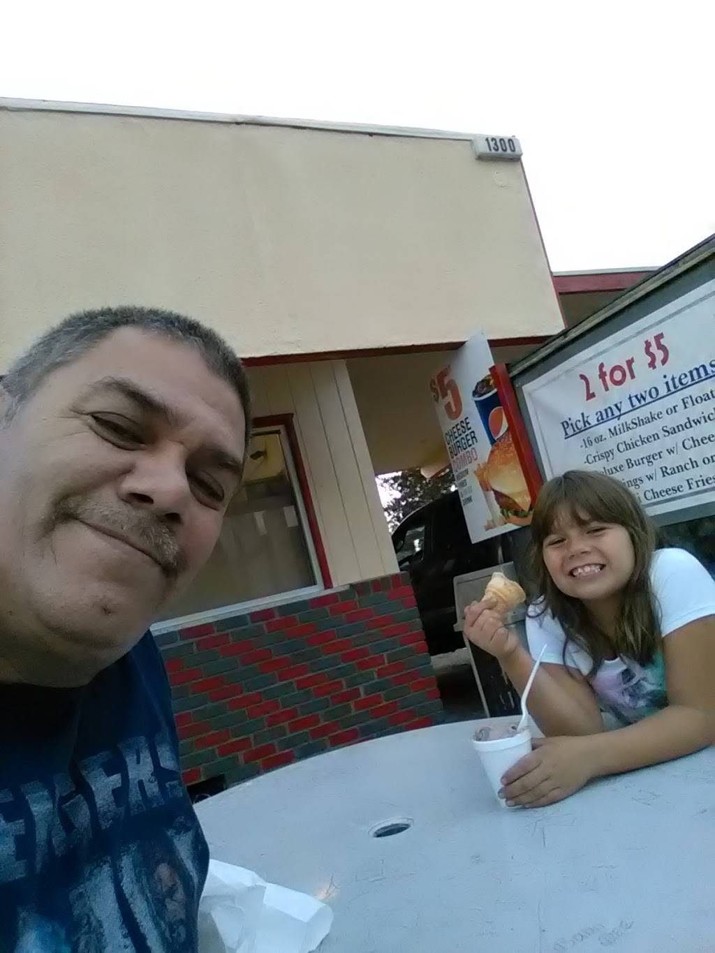 Frosty King | restaurant | 1300 N 10th Ave, Hanford, CA 93230, USA | 5595820814 OR +1 559-582-0814