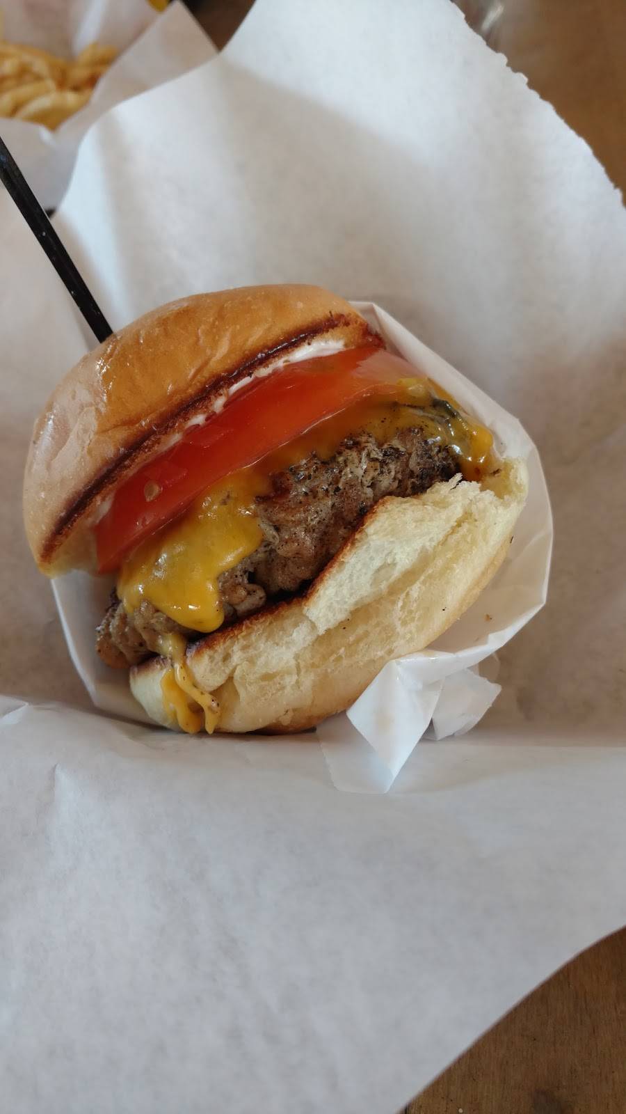 Tylers Burgers | restaurant | 6603, 149 S Indian Canyon Dr, Palm Springs, CA 92262, USA | 7603252990 OR +1 760-325-2990