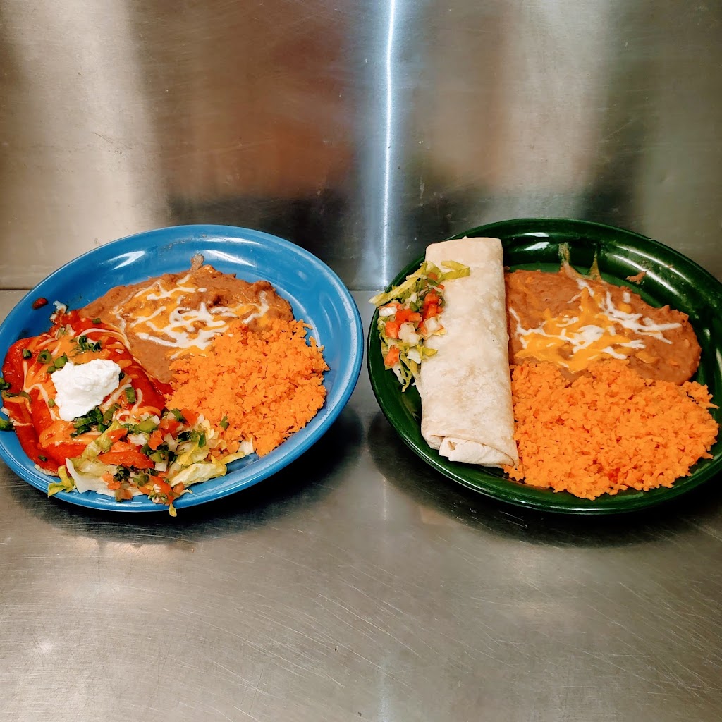 Pinewood Bar & Grill | restaurant | 65 Pinewood Blvd, Munds Park, AZ 86017, USA | 9282860332 OR +1 928-286-0332