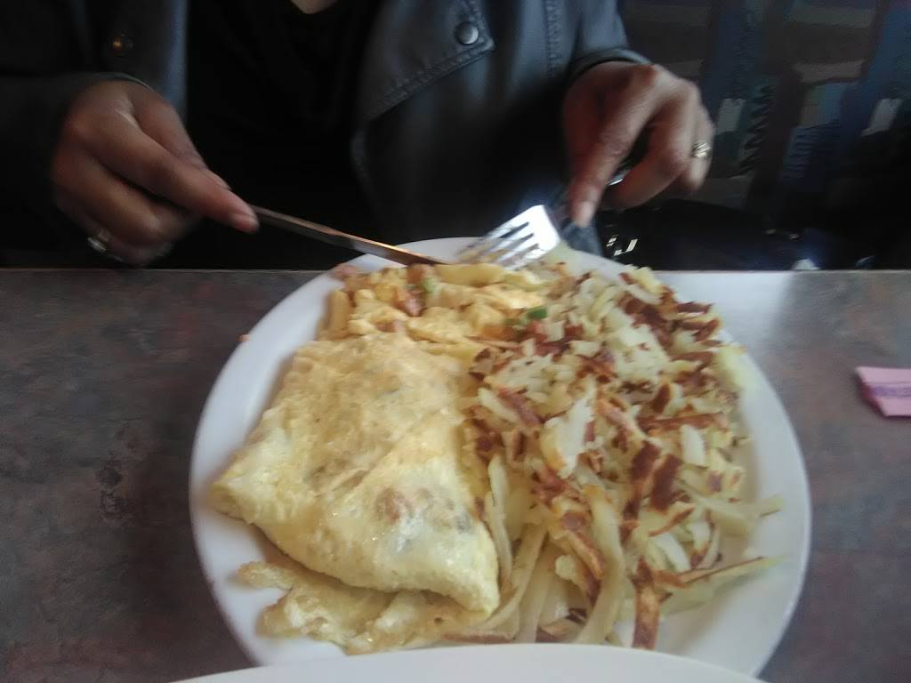 Lucas Coney Island | restaurant | 309 E Michigan Ave, Ypsilanti, MI 48198, USA | 7344835771 OR +1 734-483-5771