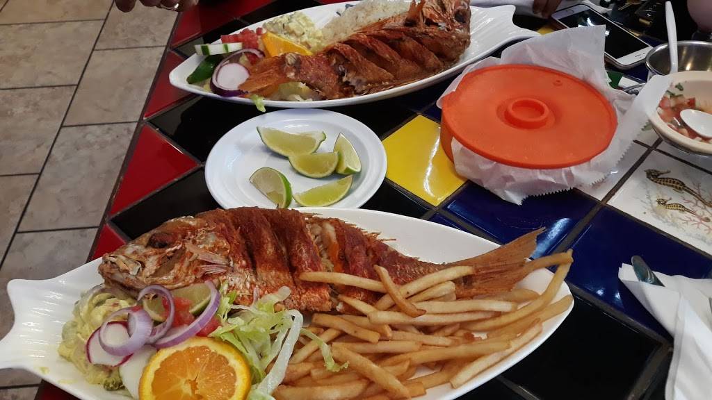 La Canoa | restaurant | 1520 W Lincoln Ave, Milwaukee, WI 53215, USA | 4146451140 OR +1 414-645-1140