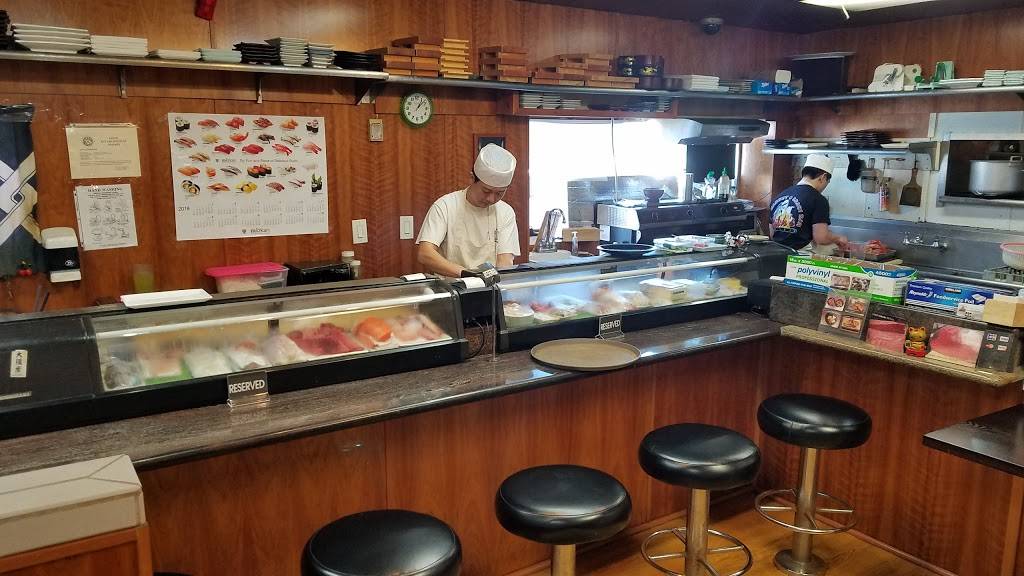 Mitchs Fish Market & Sushi Bar | restaurant | 524 Ohohia St, Honolulu, HI 96819, USA | 8088377774 OR +1 808-837-7774