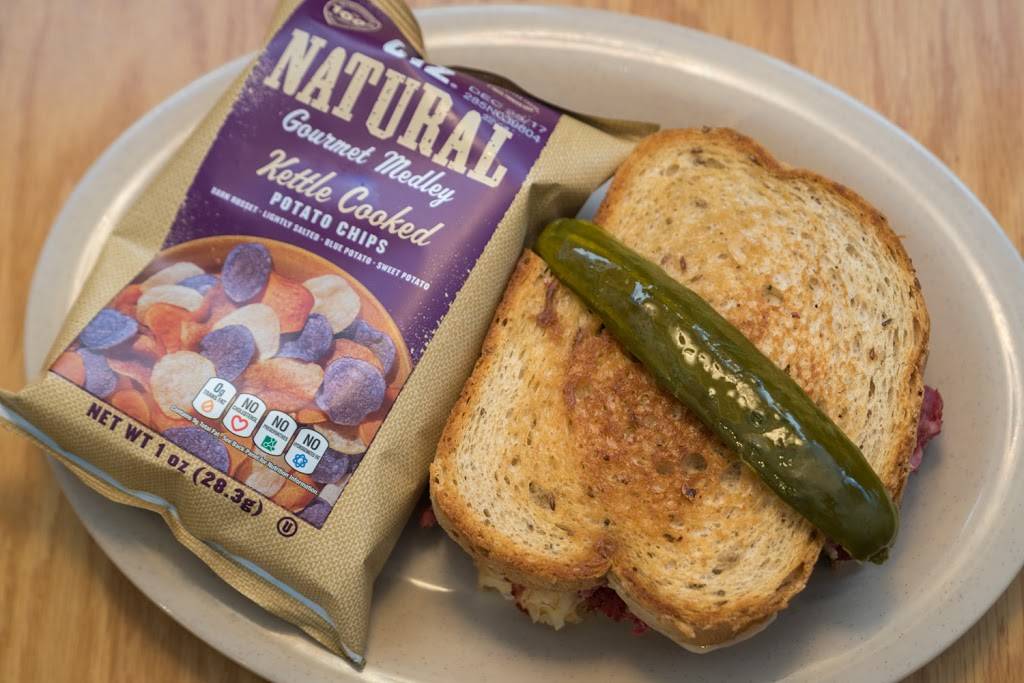 Chesapeake Grille & Deli | restaurant | 6786 Race Track Rd, Bowie, MD 20715, USA | 3012624441 OR +1 301-262-4441