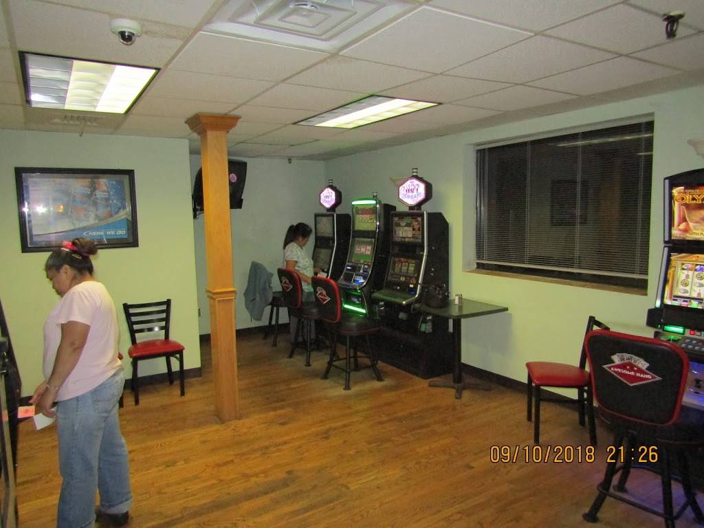 Playoffs Bar And Grill | restaurant | 720 North Ave, Carol Stream, IL 60188, USA | 6302601515 OR +1 630-260-1515