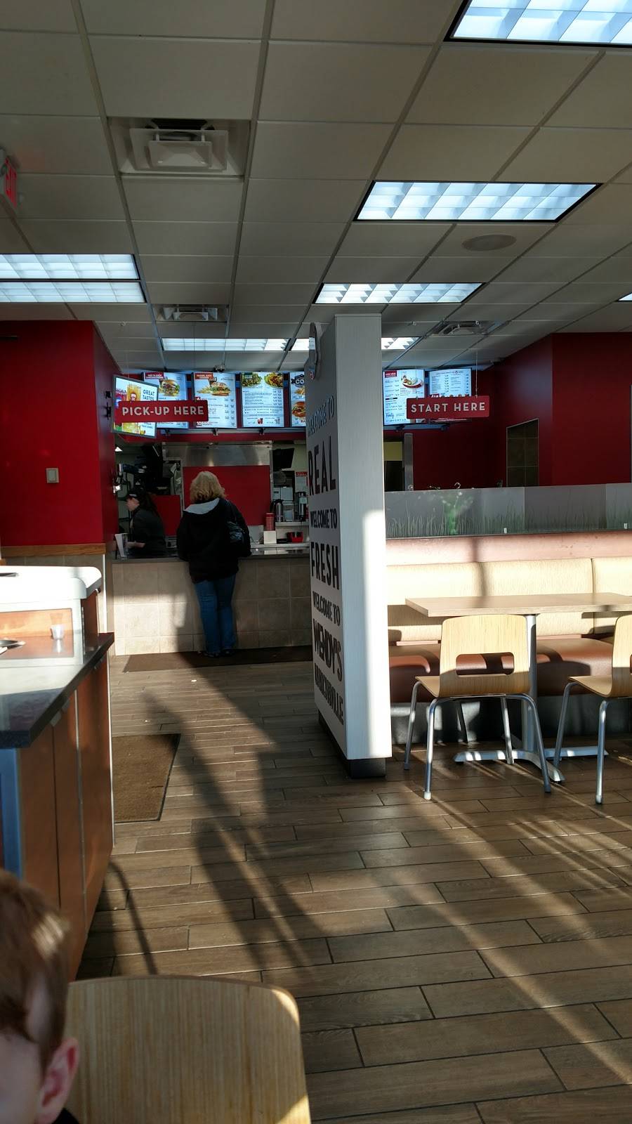 Wendys | restaurant | 1705 Jared St, Uhrichsville, OH 44683, USA | 7409222196 OR +1 740-922-2196