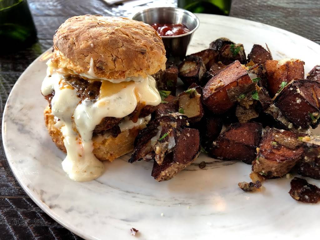 Louies Wine Dive Nashville | restaurant | 101 17th Ave S, Nashville, TN 37203, USA | 6158669172 OR +1 615-866-9172