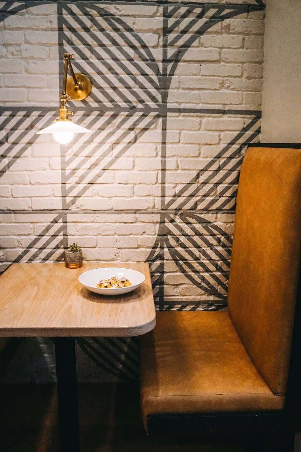 The Warbler | restaurant | 4535 N Lincoln Ave, Chicago, IL 60625, USA | 7736810950 OR +1 773-681-0950