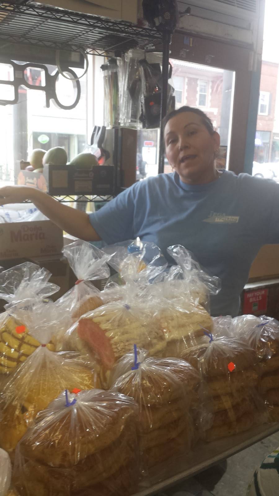 Tienda Y Taqueria La Preferida | restaurant | 132 W Main St, Whitewater, WI 53190, USA | 2624736558 OR +1 262-473-6558