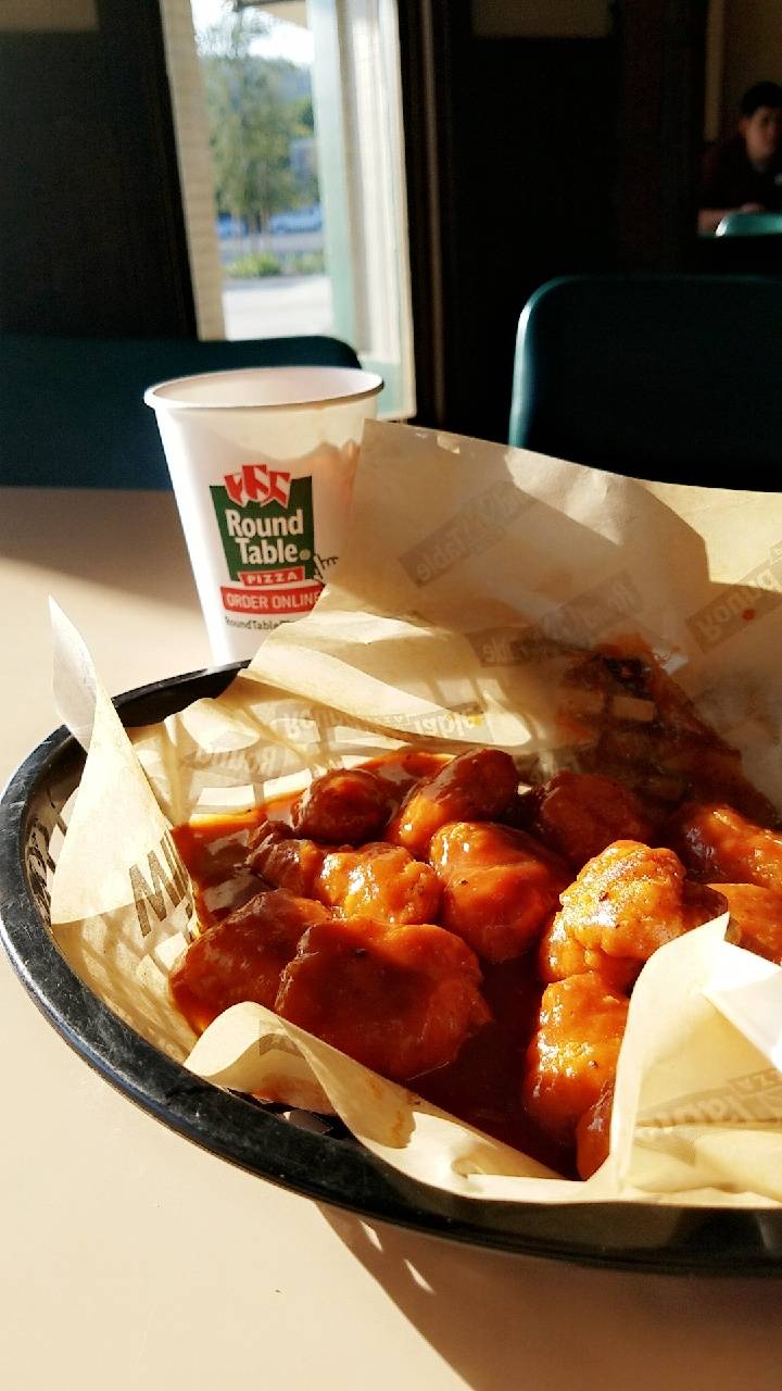 Round Table Pizza | meal delivery | 550 Montecito Center, Santa Rosa, CA 95405, USA | 7075381777 OR +1 707-538-1777