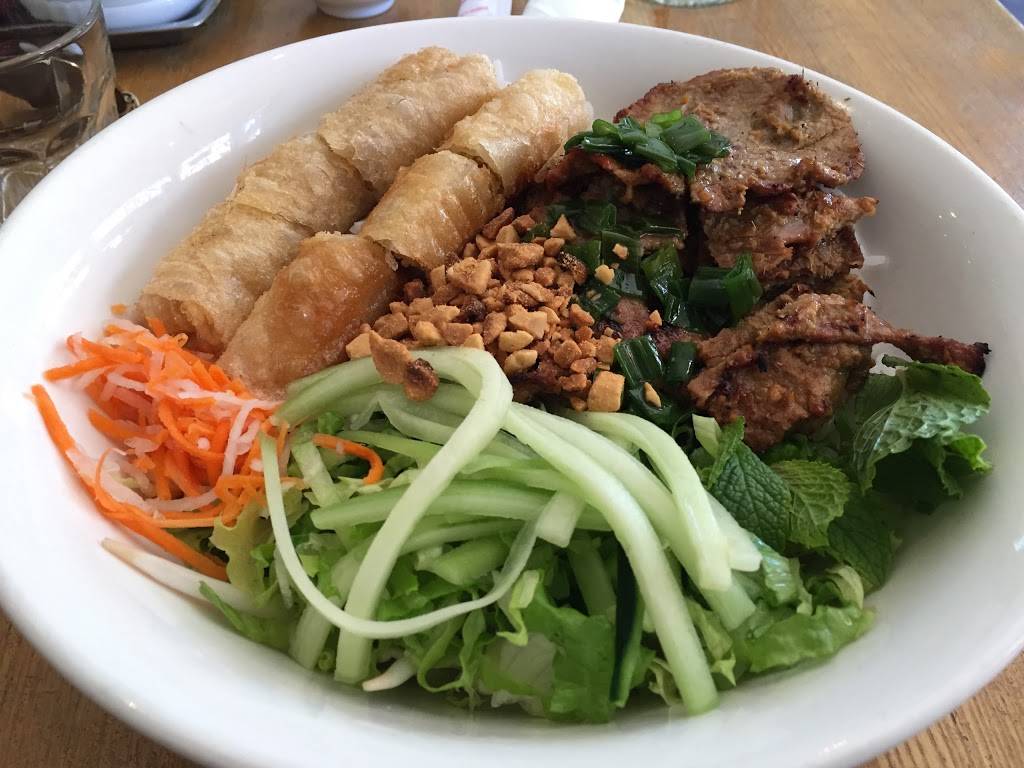 Blossom Vietnamese Restaurant | restaurant | 451 Gin Ling Way, Los Angeles, CA 90012, USA | 2136268345 OR +1 213-626-8345