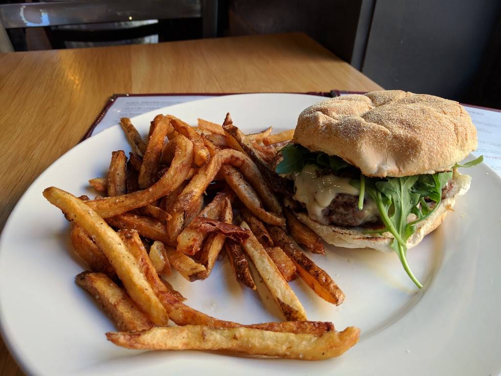 Trappeze Pub | restaurant | 269 N Hull St, Athens, GA 30601, USA | 7065438997 OR +1 706-543-8997