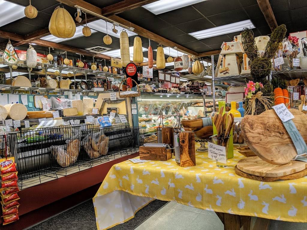 Tonys Colonial Food | restaurant | 311 Atwells Ave, Providence, RI 02903, USA | 4016218675 OR +1 401-621-8675