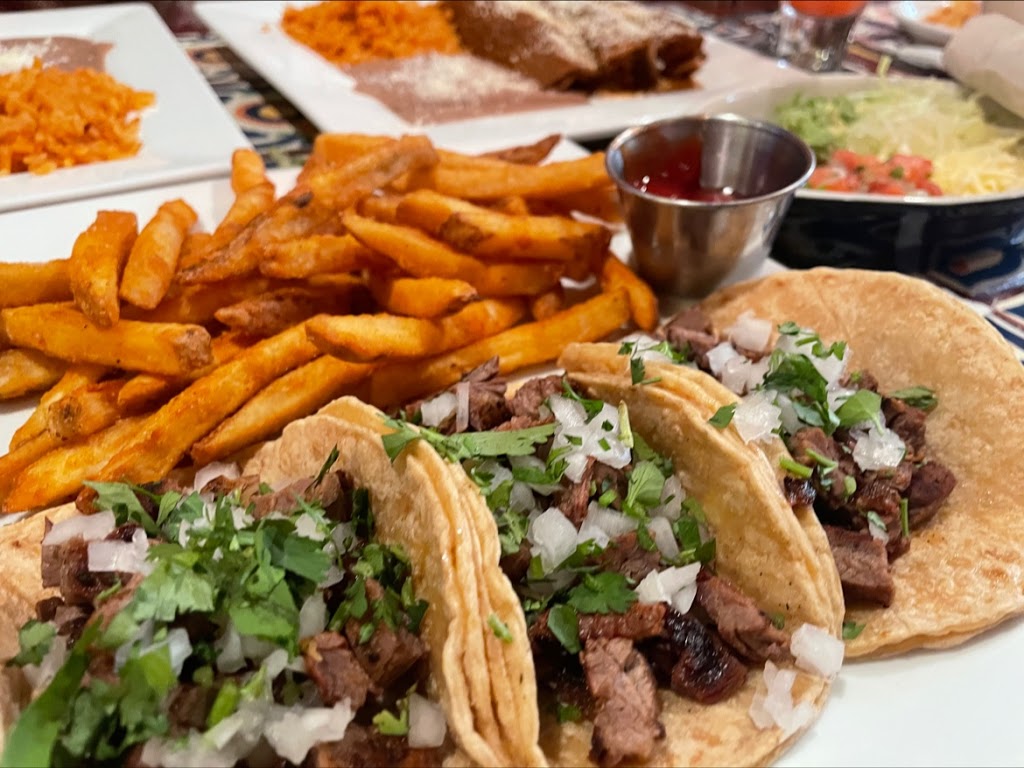 Mi Nueva Tierra | restaurant | 2417 N Clybourn Ave, Chicago, IL 60614, USA | 7736978100 OR +1 773-697-8100