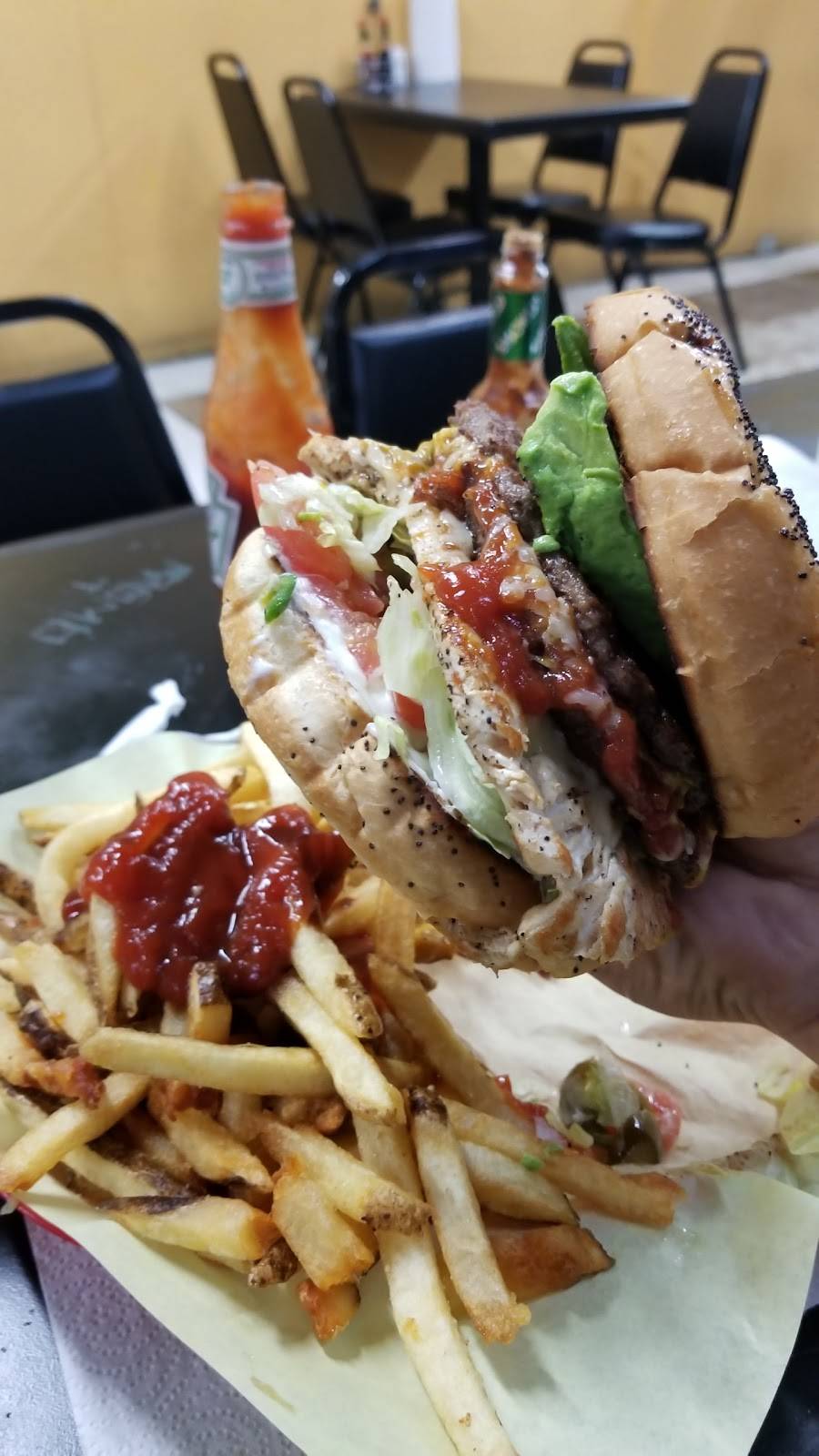 Flaming Burger | restaurant | 11255 Garland Rd, Dallas, TX 75218, USA | 2143213734 OR +1 214-321-3734