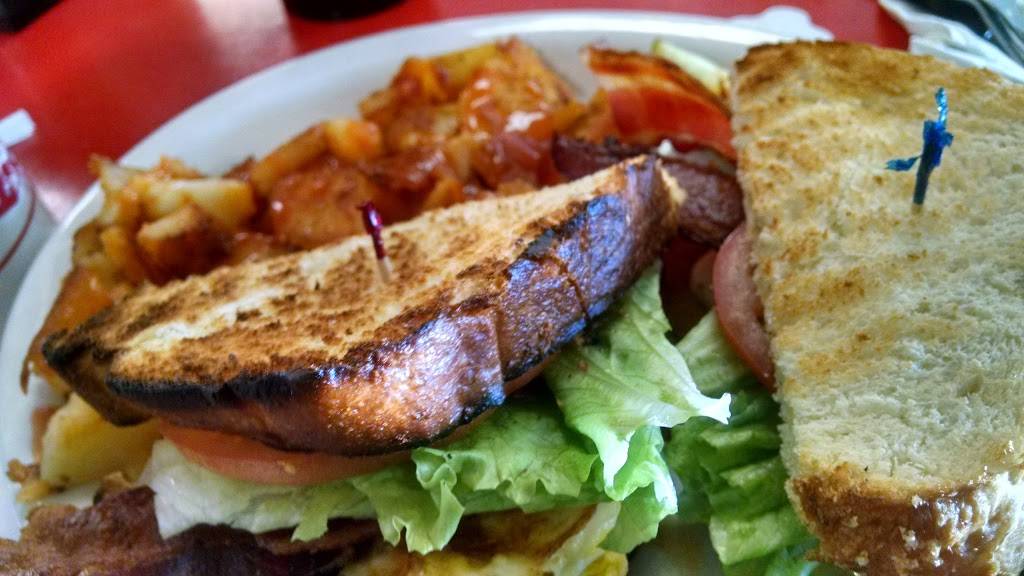 Ninas Cafe & Carousel | cafe | 1710 W Main St, Kalamazoo, MI 49006, USA | 2693736462 OR +1 269-373-6462