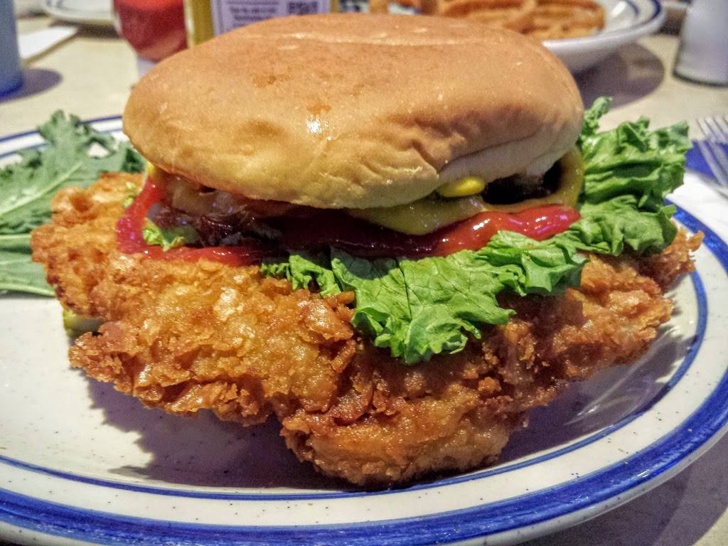 Gators Grill & Spirits | restaurant | 3313 E Agency St, Burlington, IA 52601, USA | 3197532534 OR +1 319-753-2534