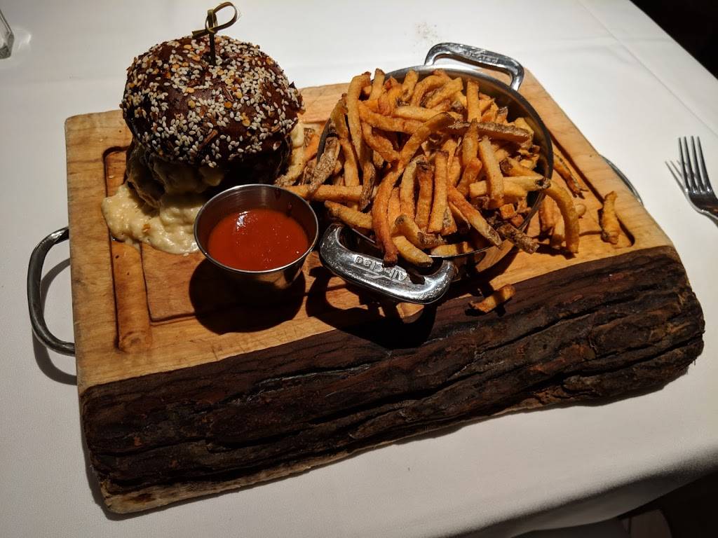 Giovannis | restaurant | 25550 Chagrin Blvd, Beachwood, OH 44122, USA | 2168318625 OR +1 216-831-8625