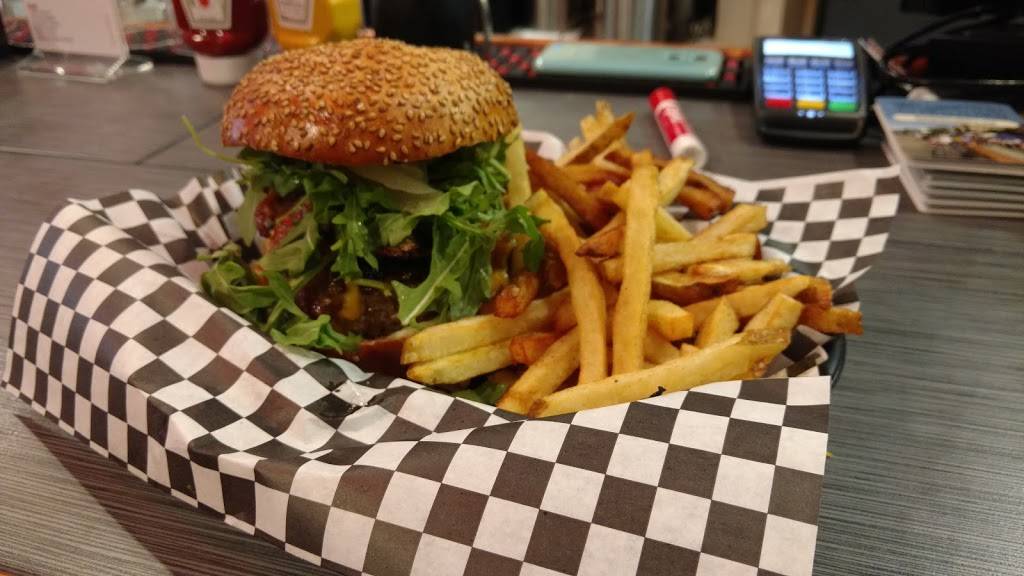 Bar Local Pub & Pizzeria | restaurant | 19 Market St, Wilmington, NC 28401, USA | 9108335799 OR +1 910-833-5799