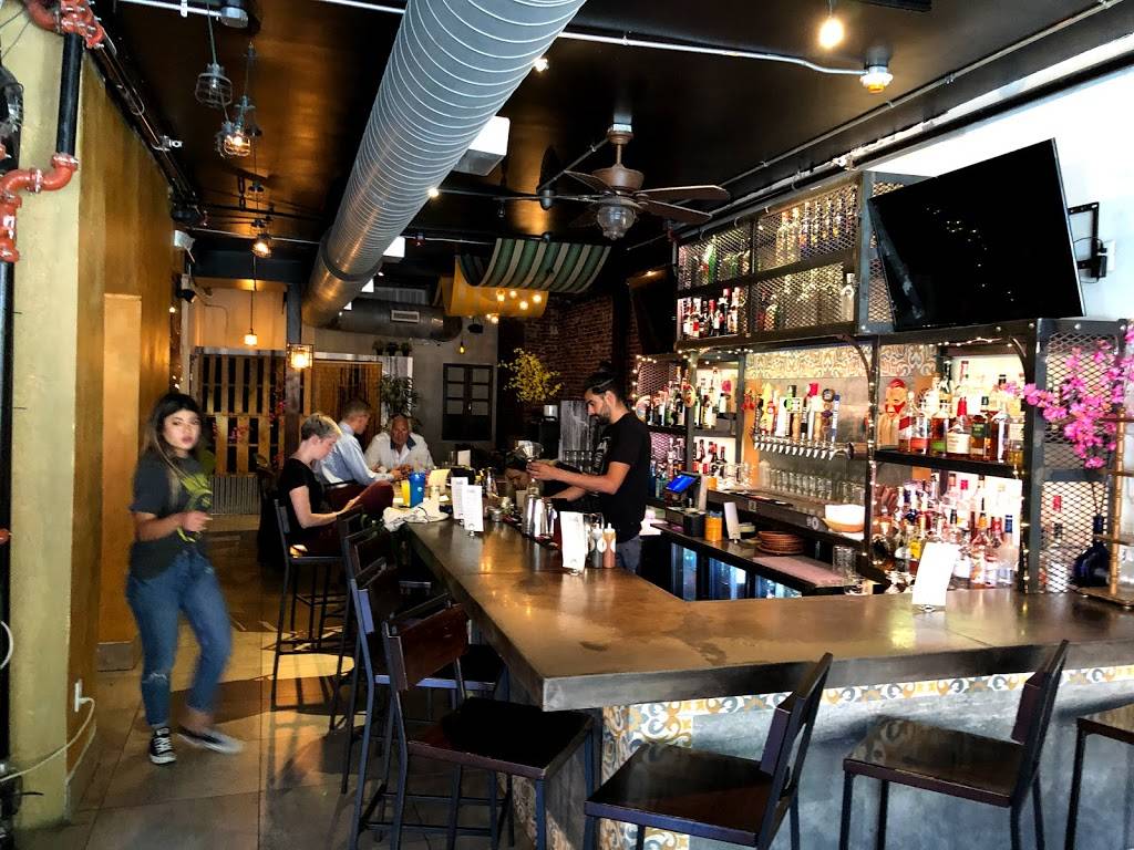 Bánh Mì and Bottles | meal takeaway | 712-14 South St, Philadelphia, PA 19147, USA | 2158001533 OR +1 215-800-1533