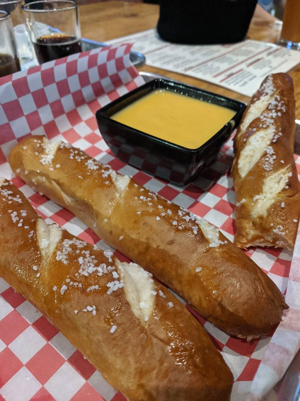 The Growler Garage | restaurant | 1837 Pacific Ave Suite 133, Forest Grove, OR 97116, USA | 5033725648 OR +1 503-372-5648