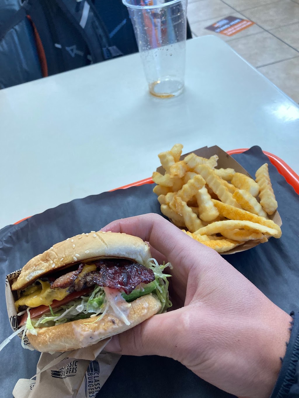 Classic Burgers | restaurant | 6525 W Inyokern Rd, Inyokern, CA 93527, USA | 7603774555 OR +1 760-377-4555