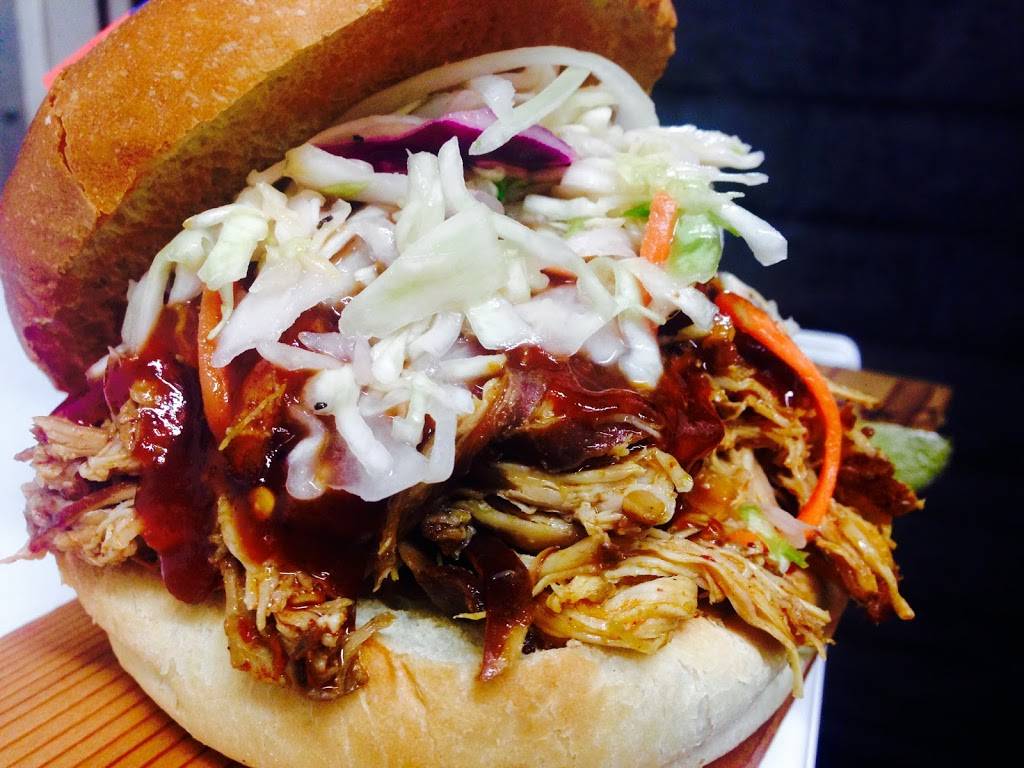 Smokin Barrel | restaurant | Milwaukie, OR 97222, USA | 5037085308 OR +1 503-708-5308