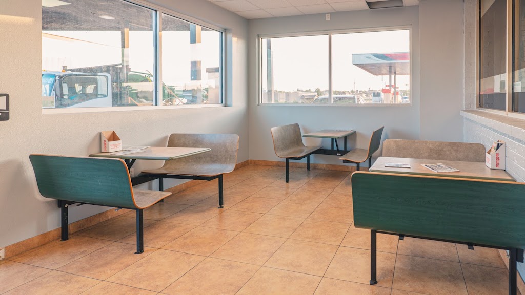 eExpress | restaurant | 12204 N I- 35 Service Rd, Oklahoma City, OK 73131, USA | 4054783052 OR +1 405-478-3052