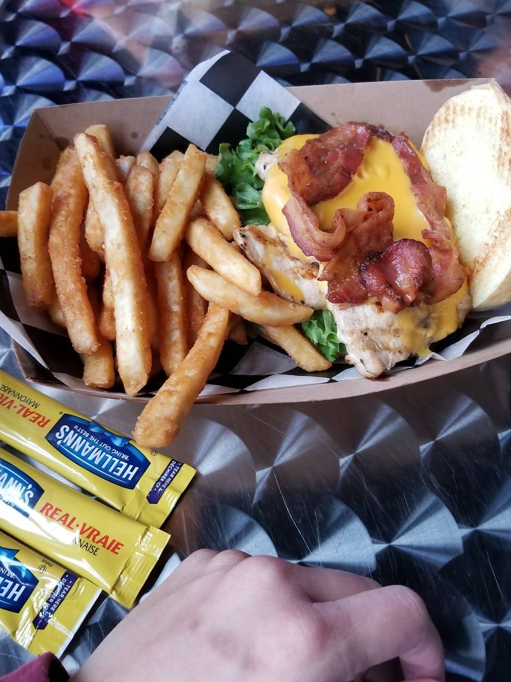 Wonder Bar | restaurant | 1213 Ocean Ave, Asbury Park, NJ 07712, USA | 7324553767 OR +1 732-455-3767