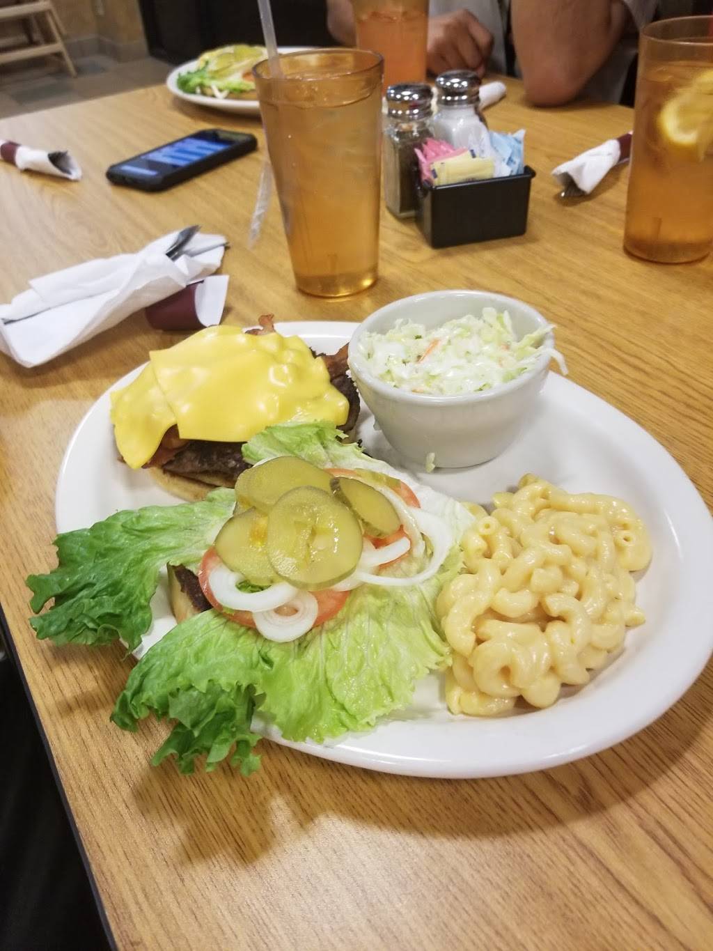 Friends Diner | restaurant | 989 US-31, Whiteland, IN 46184, USA | 3175302254 OR +1 317-530-2254