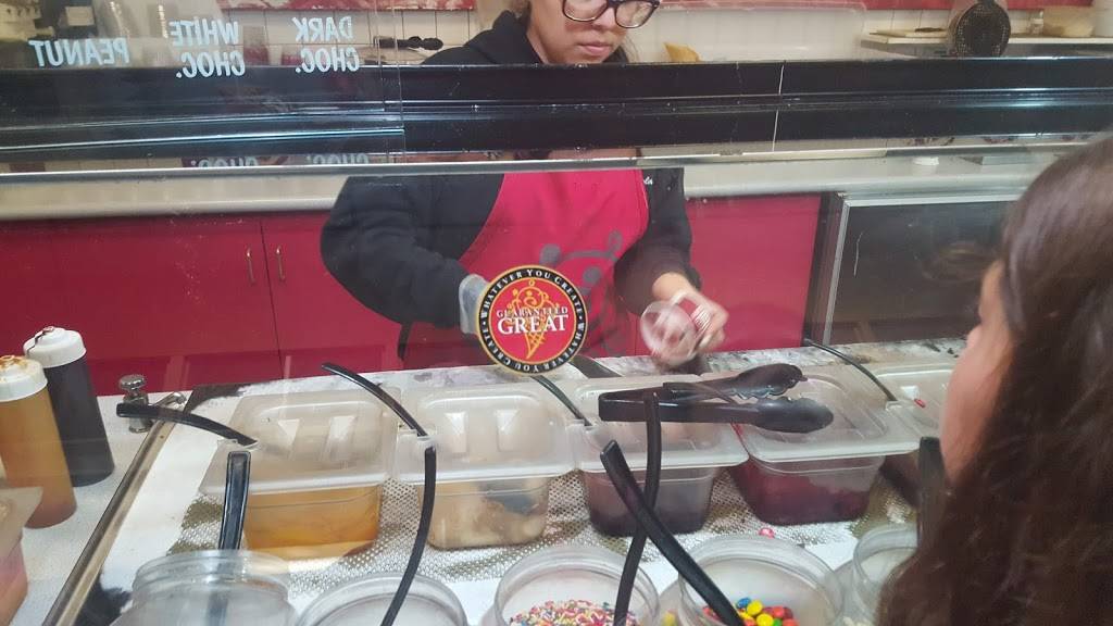 Cold Stone Creamery | bakery | 215 N Moorpark Rd A, Thousand Oaks, CA 91360, USA | 8055570600 OR +1 805-557-0600