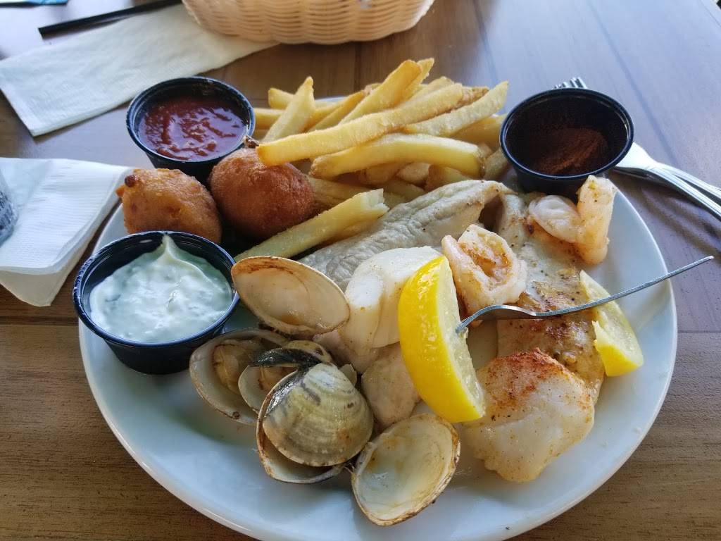 The Buzzards Roost | restaurant | 21 Garden Cove Dr, Key Largo, FL 33037, USA | 3054533746 OR +1 305-453-3746