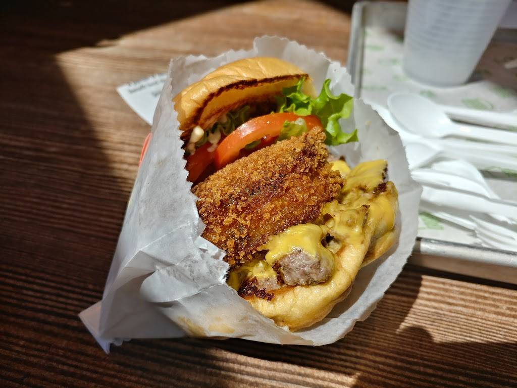 Shake Shack | restaurant | 4999 Old Orchard Shopping Center Space L28, Skokie, IL 60077, USA | 8473801240 OR +1 847-380-1240