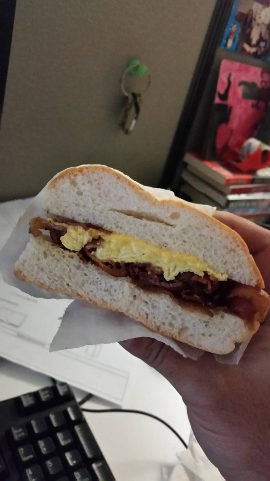 cafe plaza deli | restaurant | 11 Broadway, New York, NY 10004, USA | 2128094101 OR +1 212-809-4101