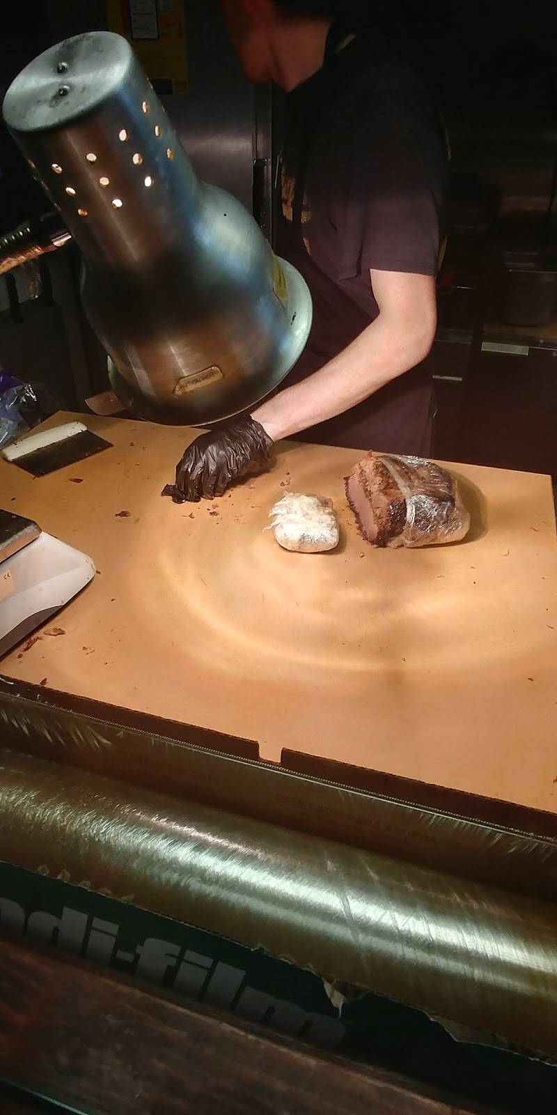 Dickeys Barbecue Pit | restaurant | 227 E Main St, Visalia, CA 93291, USA | 5597321510 OR +1 559-732-1510