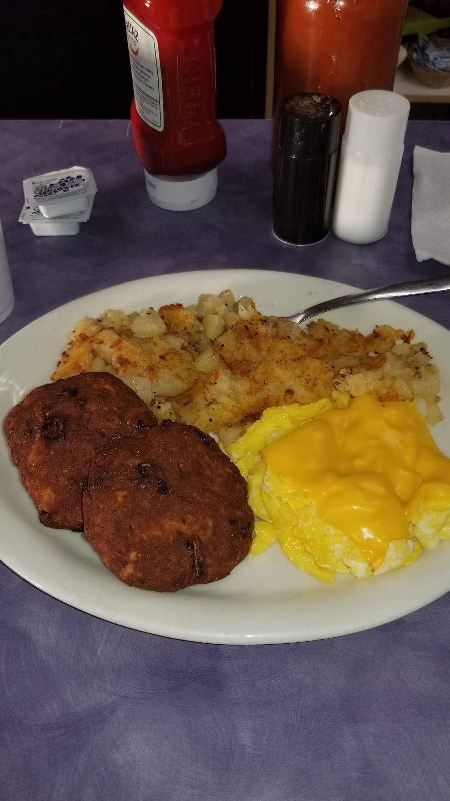 Hashbrowns Cafe | restaurant | 19458 Conant St, Detroit, MI 48234, USA | 3133660433 OR +1 313-366-0433