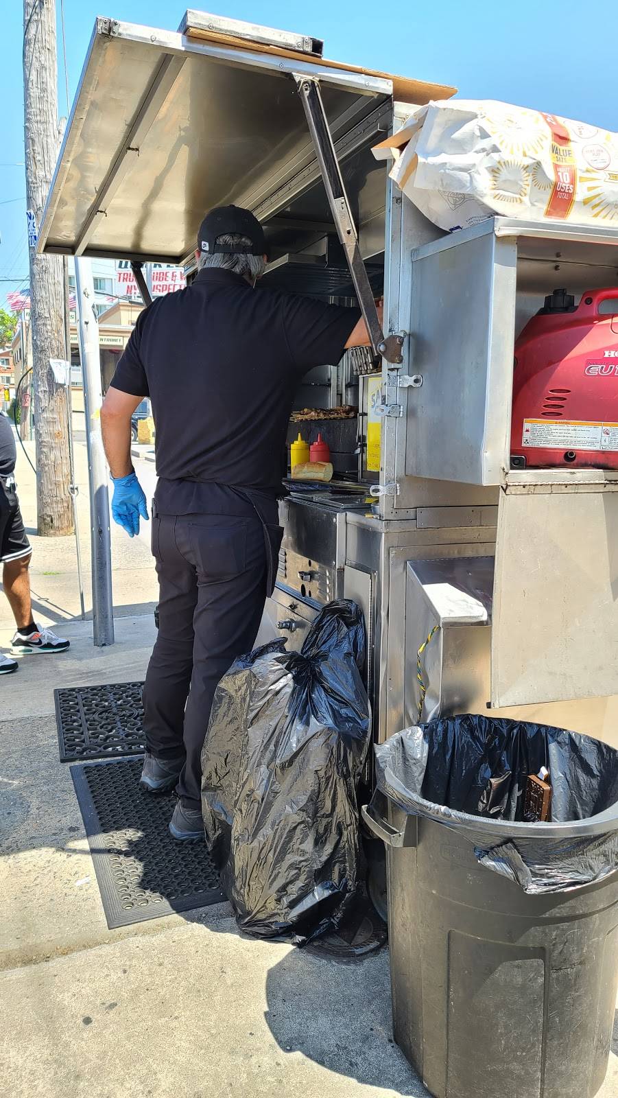 Nick Souvlaki Food Cart | restaurant | Flushing, NY 11354, USA | 5163762509 OR +1 516-376-2509