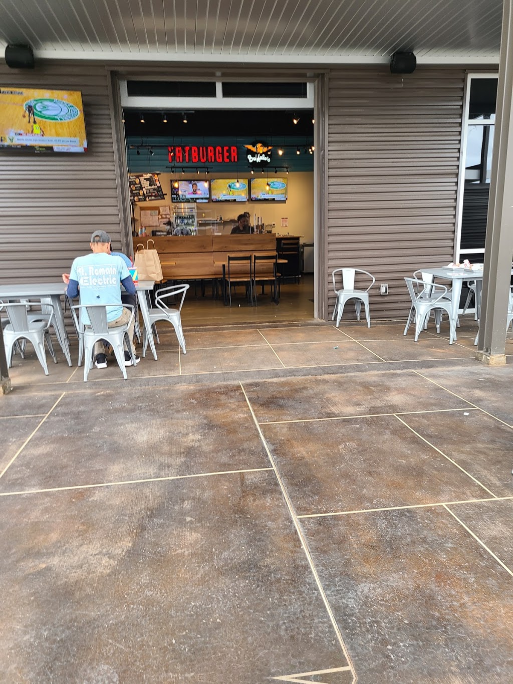 Fatburger & Buffalos Express | restaurant | 114 Versailles Blvd, Alexandria, LA 71303, USA | 3186257488 OR +1 318-625-7488