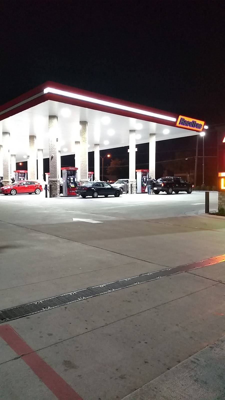 RaceTrac | bakery | 4717, 2707 Royal Ln, Dallas, TX 75229, USA | 9722413196 OR +1 972-241-3196