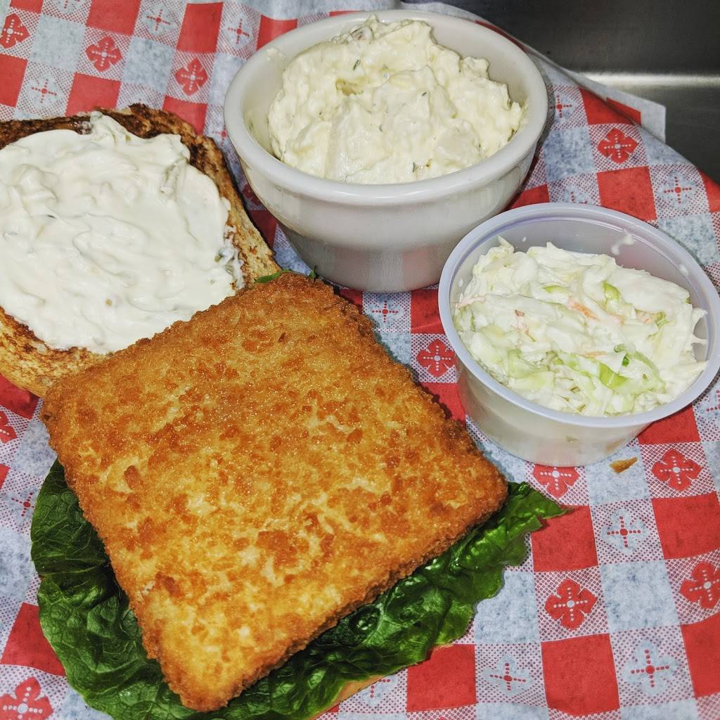 Mels Bar & Grill | restaurant | 137 E Main St, Brandon, WI 53919, USA | 9203465678 OR +1 920-346-5678