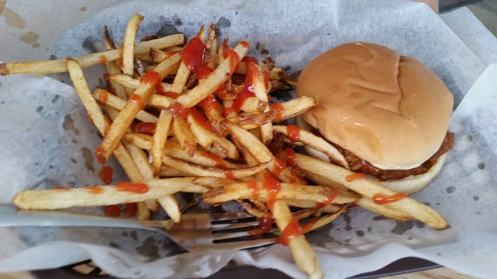 Trail Family Diner | restaurant | 320 Dewey Ave, Cambridge, OH 43725, USA | 7404321733 OR +1 740-432-1733