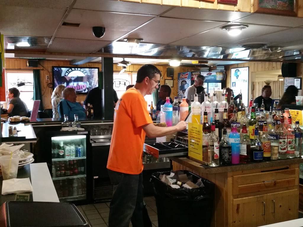 The Green Lantern Bar & Grill | restaurant | 13184 County Rd 8 SE, Brainerd, MN 56401, USA | 2187642323 OR +1 218-764-2323