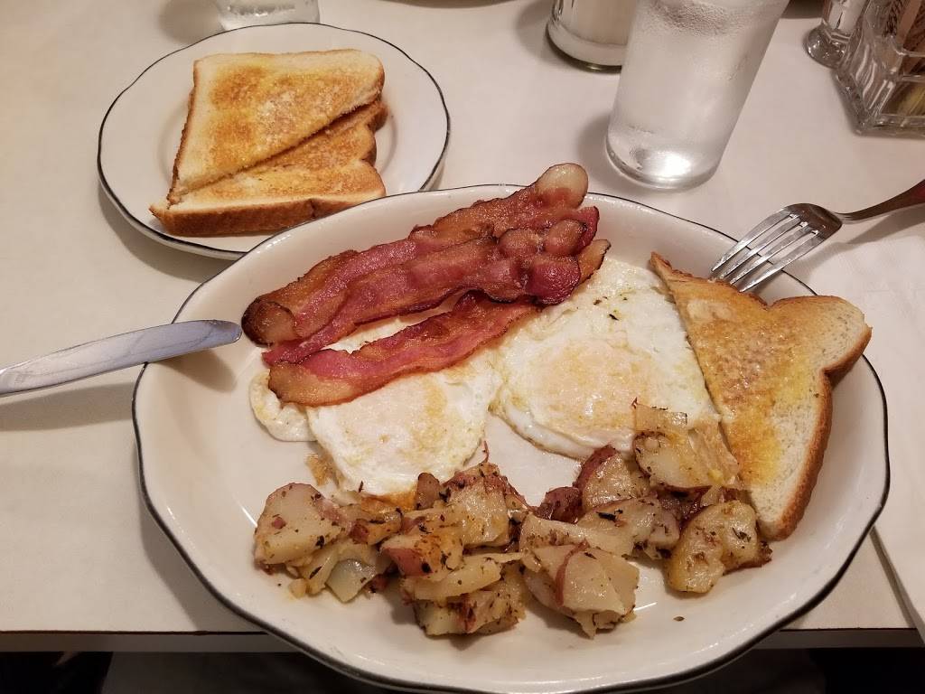 Maugus Restaurant | restaurant | 300 Washington St, Wellesley, MA 02481, USA | 7812359647 OR +1 781-235-9647