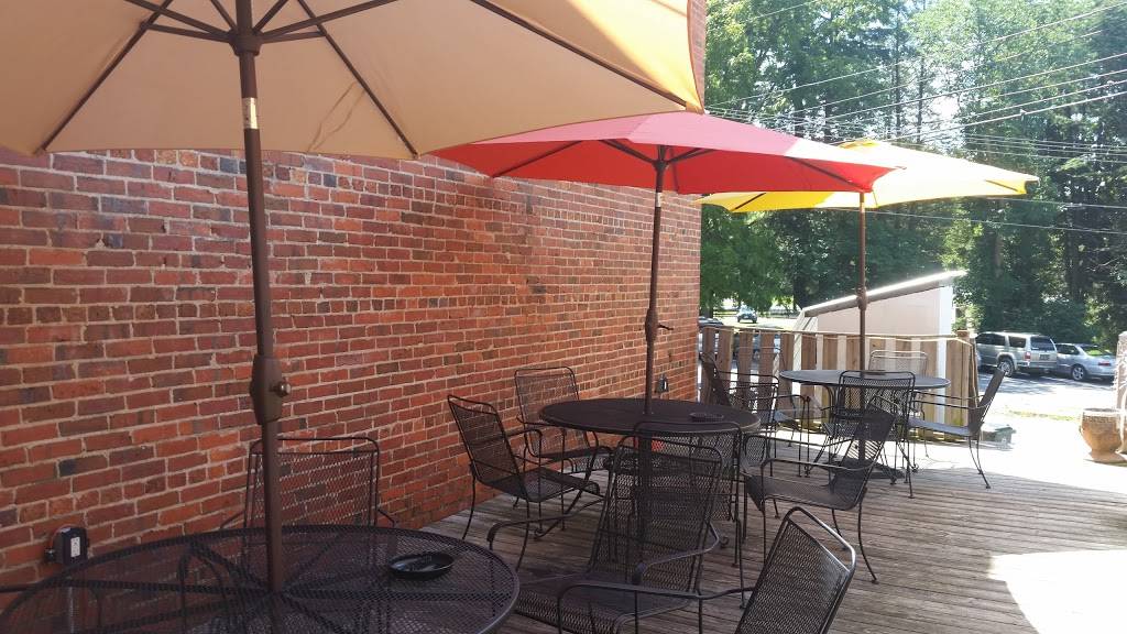 Fiddles Pub | restaurant | 223 W Main St, Elkin, NC 28621, USA | 3365274782 OR +1 336-527-4782