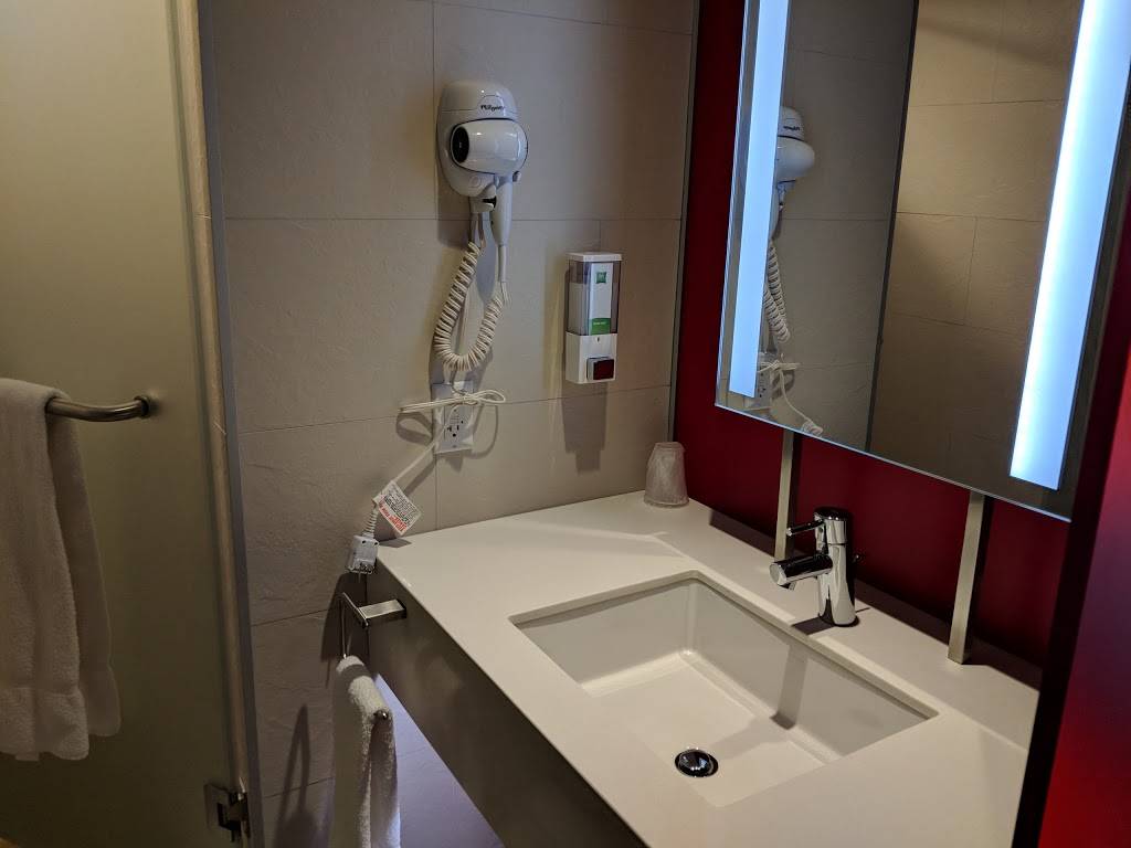 ibis Styles New York LaGuardia Airport | restaurant | 100-33 Ditmars Blvd, East Elmhurst, NY 11369, USA | 7186067400 OR +1 718-606-7400