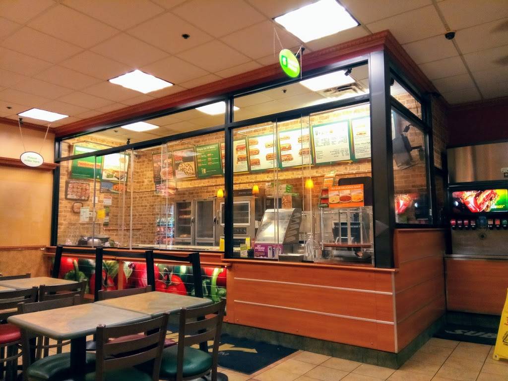 Subway Restaurants | restaurant | 4030 Roosevelt Rd, Chicago, IL 60624, USA | 7737226902 OR +1 773-722-6902