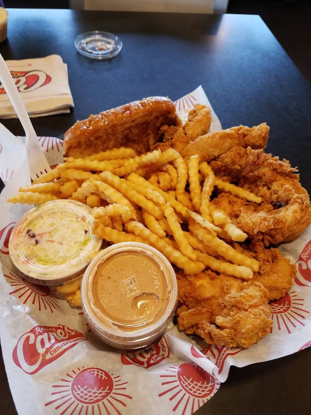 Raising Canes Chicken Fingers | meal takeaway | 212 E Loop 281, Longview, TX 75605, USA | 9032388800 OR +1 903-238-8800