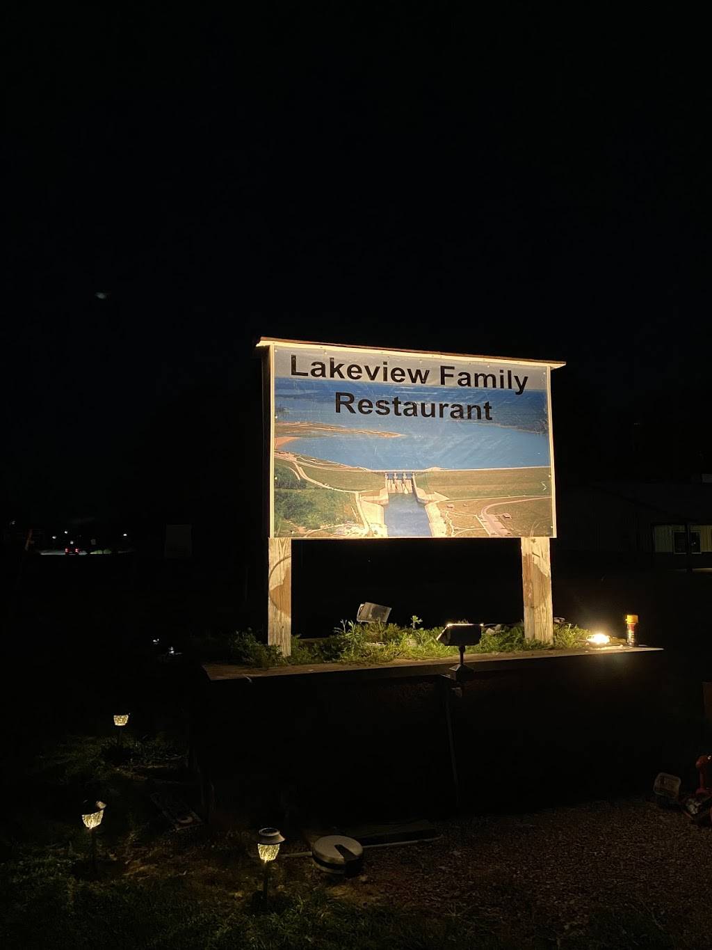 LAKEVIEW FAMILY RESTAURANT | restaurant | 1988 IL-16, Shelbyville, IL 62565, USA | 2172963138 OR +1 217-296-3138