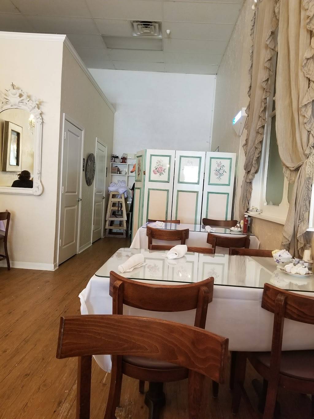 Upper Crust Cafe & Bakery | bakery | 213 W Venice Ave, Venice, FL 34285, USA | 9412440430 OR +1 941-244-0430