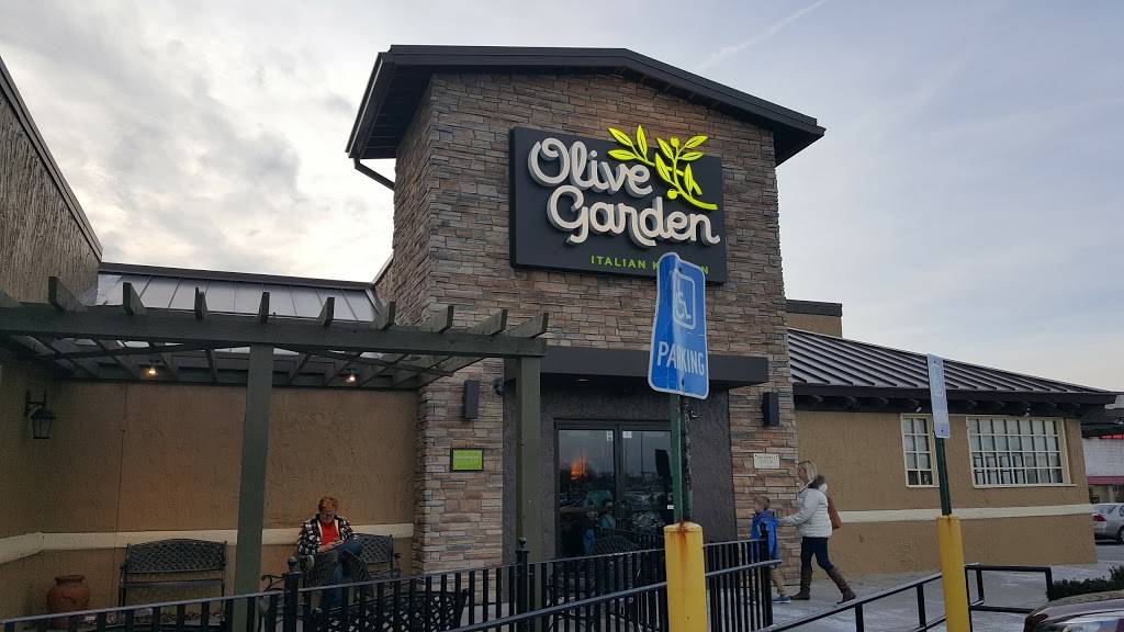 Olive Garden Italian Restaurant | meal takeaway | 1274 US-31, Greenwood, IN 46142, USA | 3178873030 OR +1 317-887-3030